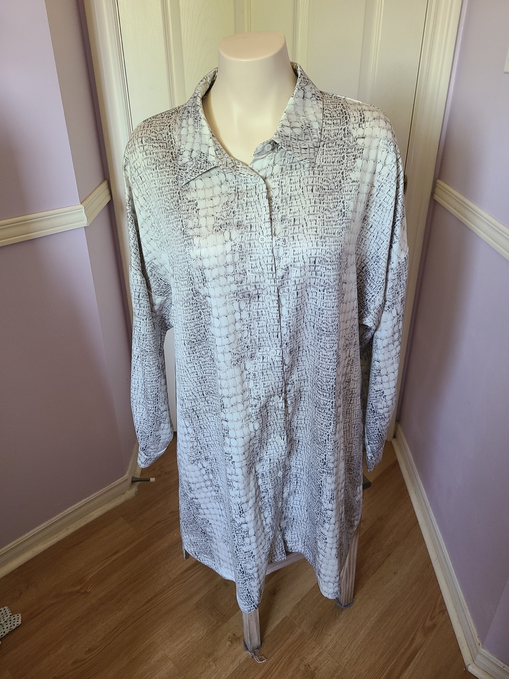 Dynamite Grey and White Snake-Print Long Sleeve Tunic